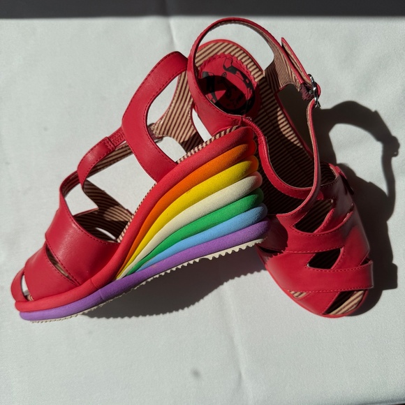 Lucky Rainbow Foam Platform Sandals - Picture 3 of 7